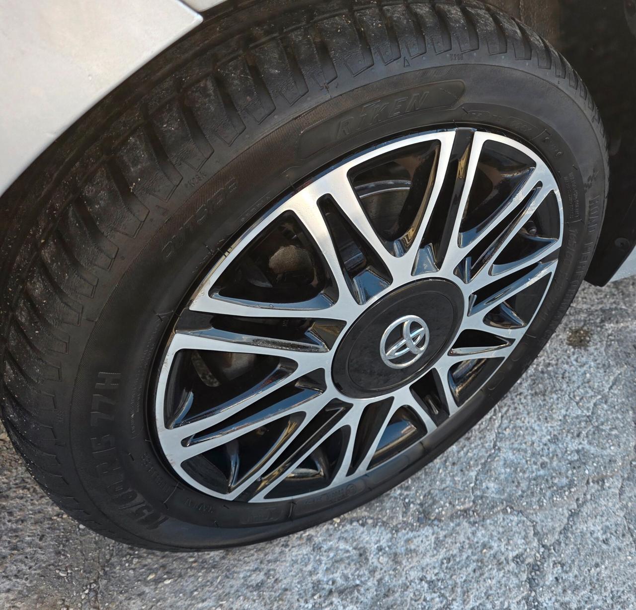 Toyota Aygo 1.0 VVT-i 72 CV 5 porte x-clusiv MMT