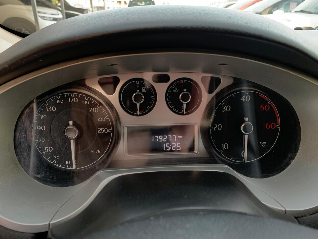 Lancia Delta 1.6 MJT DPF 105 CV Silver