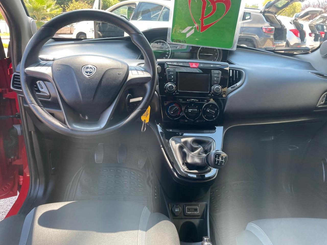 Lancia Ypsilon 1.2 5 porte Silver NEOPATENTATI