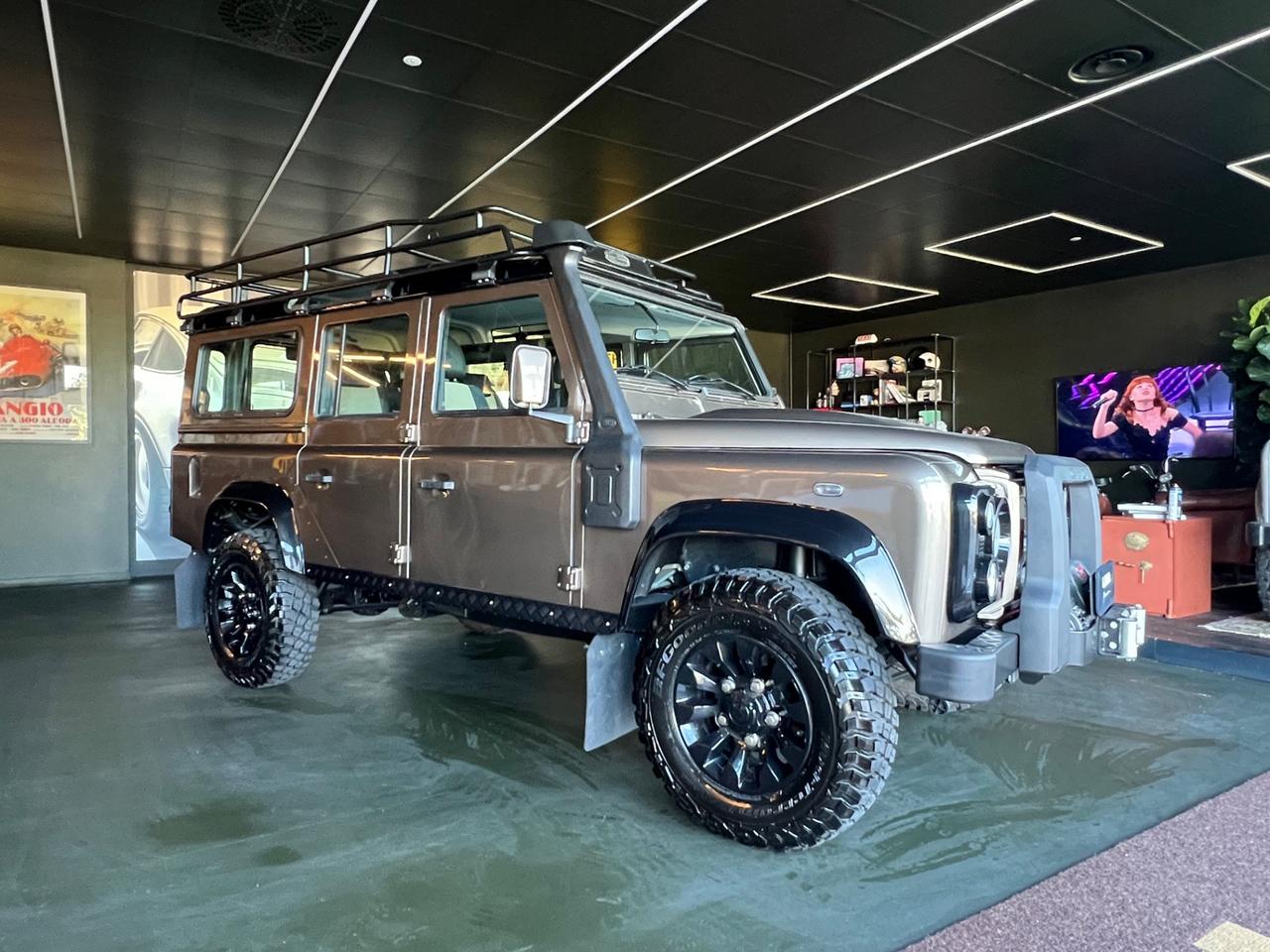 Land Rover Defender 110 2.4 TD4 S.W. Limited Edition Nara Bronze