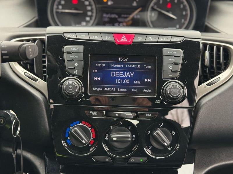 Lancia Ypsilon 1.2 69 CV 5 porte "GOLD"