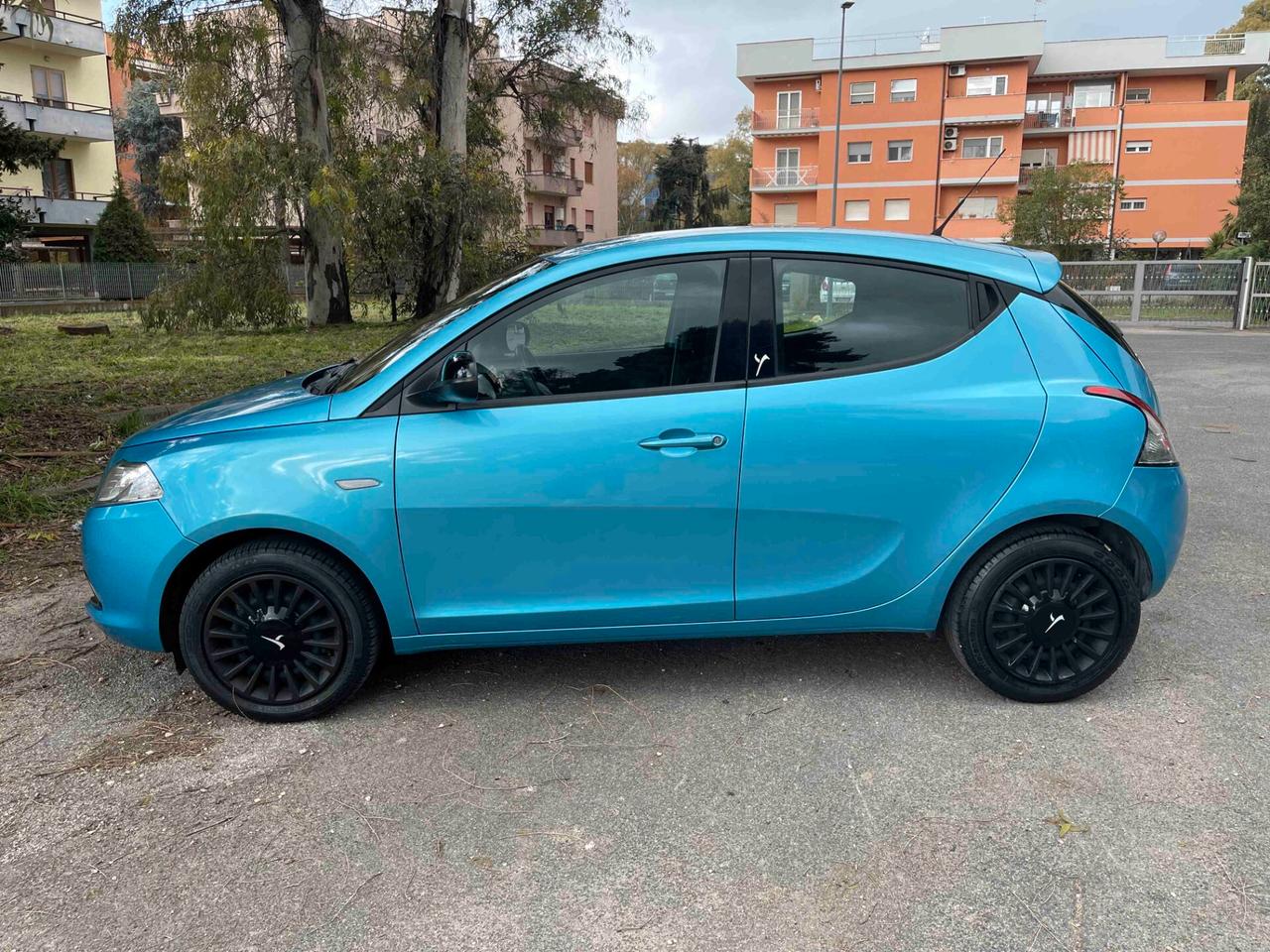 Lancia Ypsilon 1.2 69 CV 5 porte Elefantino NEOPATENTATI