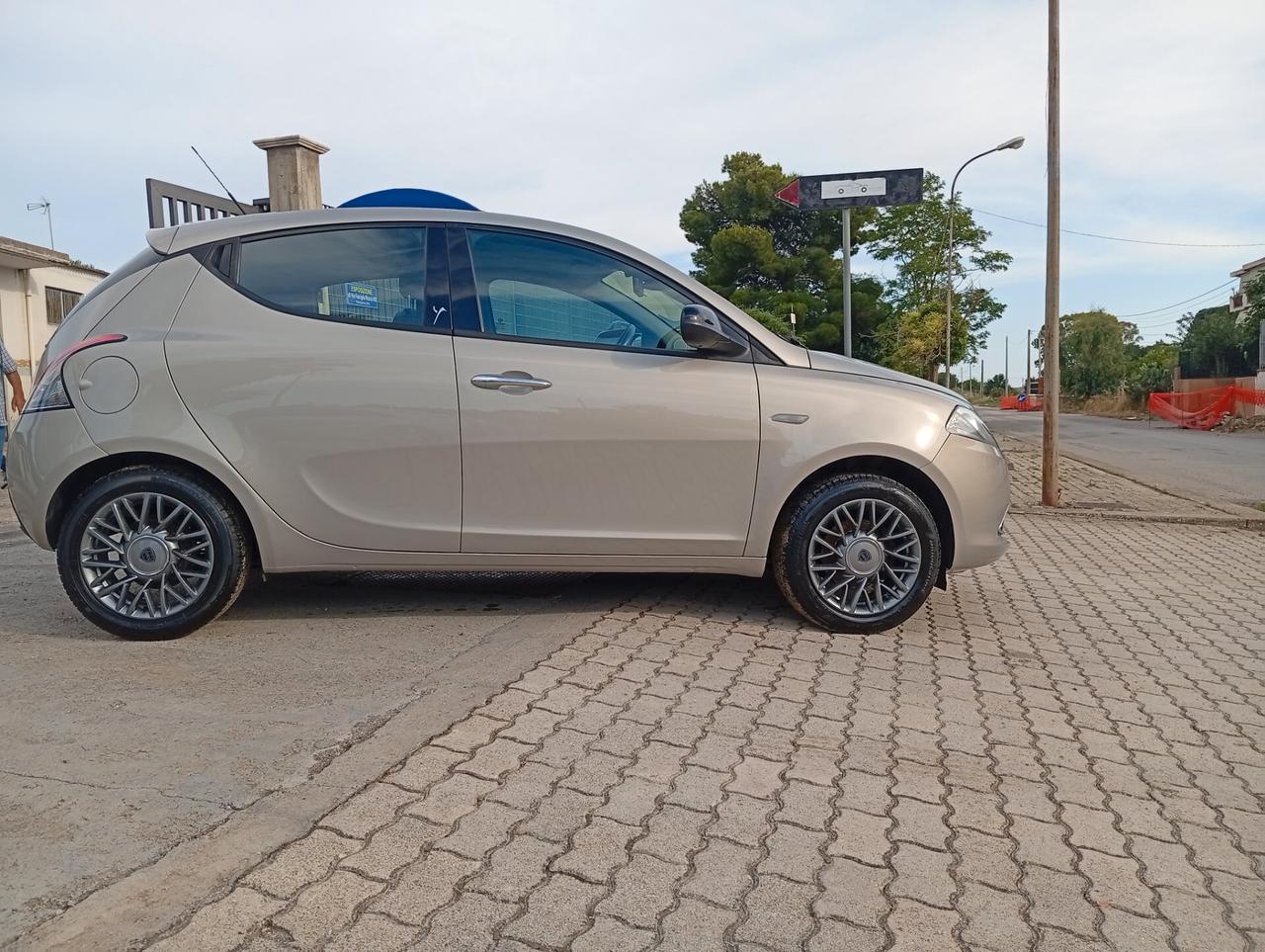Lancia Ypsilon 1.2 69 CV Unyca