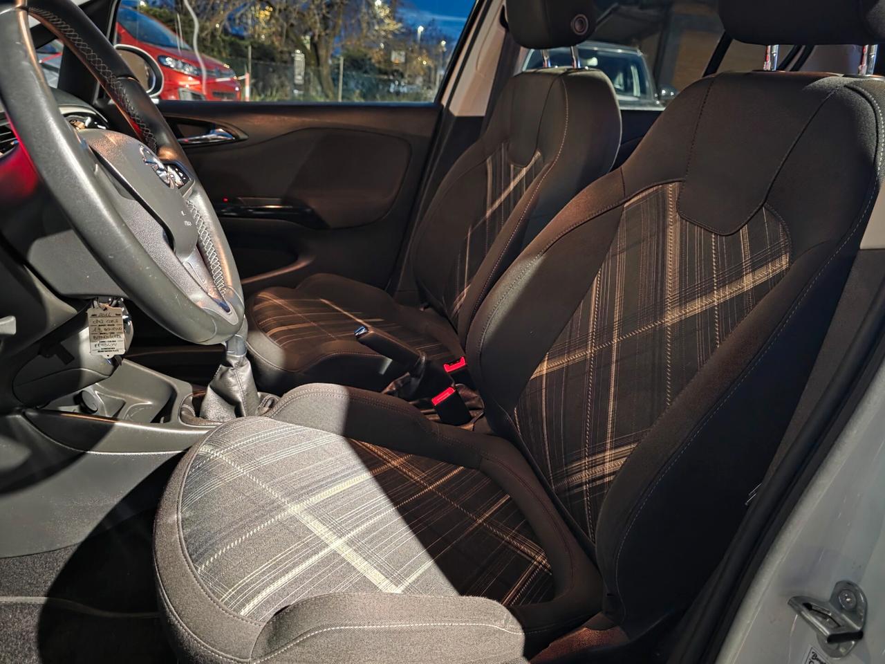 Opel Corsa 1.2 Coupé b-Color