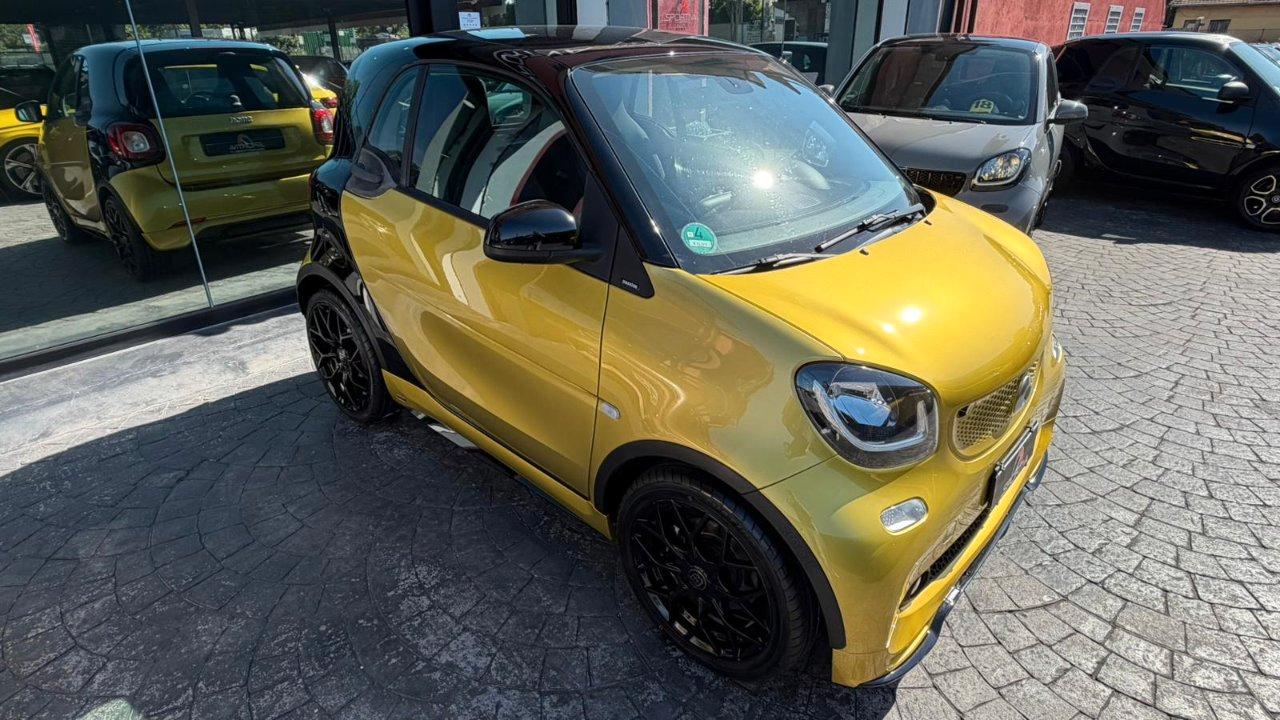 Smart fortwo coupe PROMO 275,00 EURO MENSILI BRABUS STYLE CERCHI 17 LED RETROCAMERA