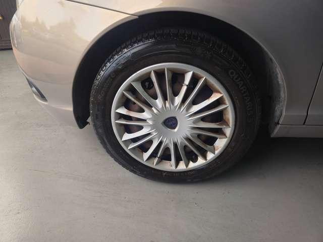 Lancia Ypsilon Ypsilon II 2007 1.2 8v New Oro (oro)