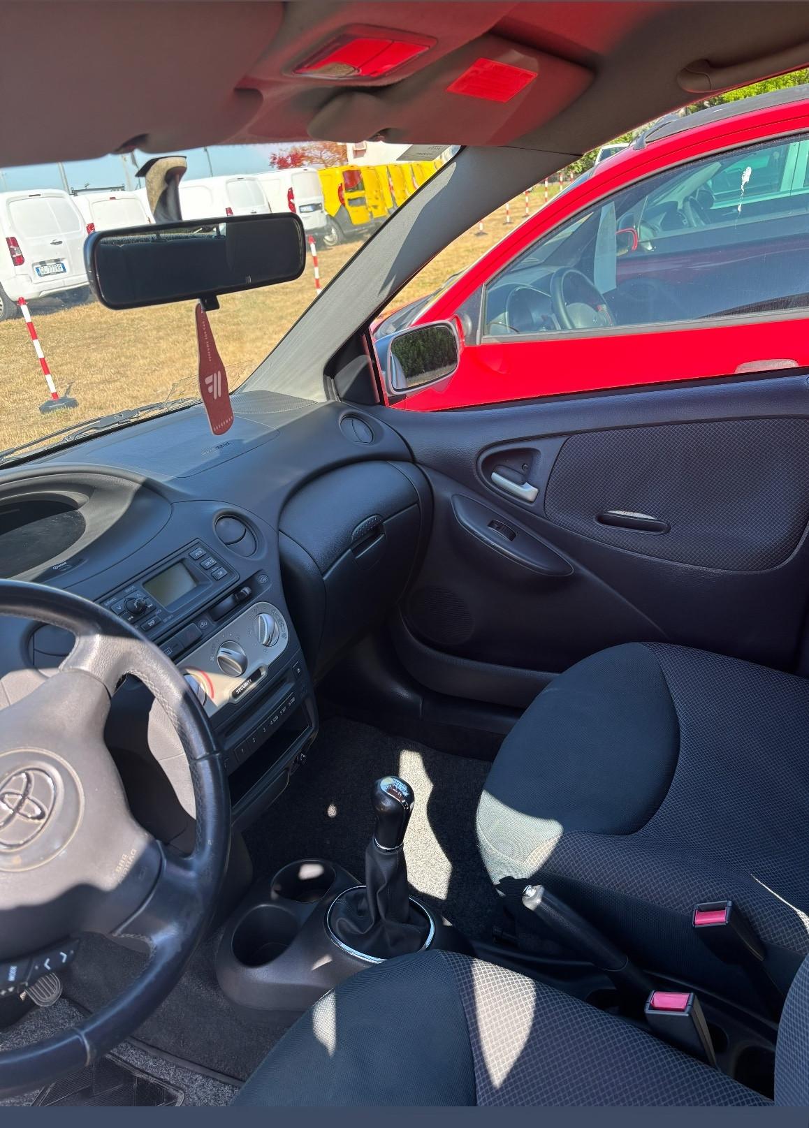 Toyota Yaris 1.3i 16V cat 5 porte Sol