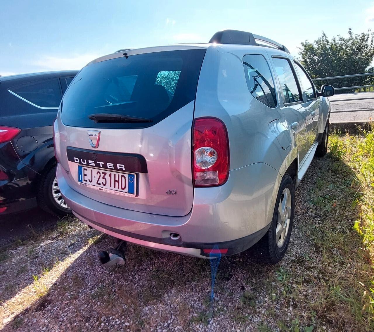 Dacia Duster 1.5 Diesel Neopatentati con gancio di traino