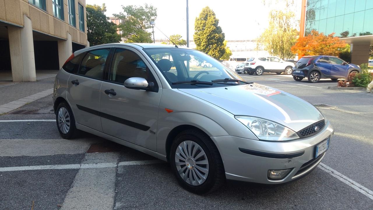 Ford Focus 1.6i 16V cat 5p. Zetec neopatentati