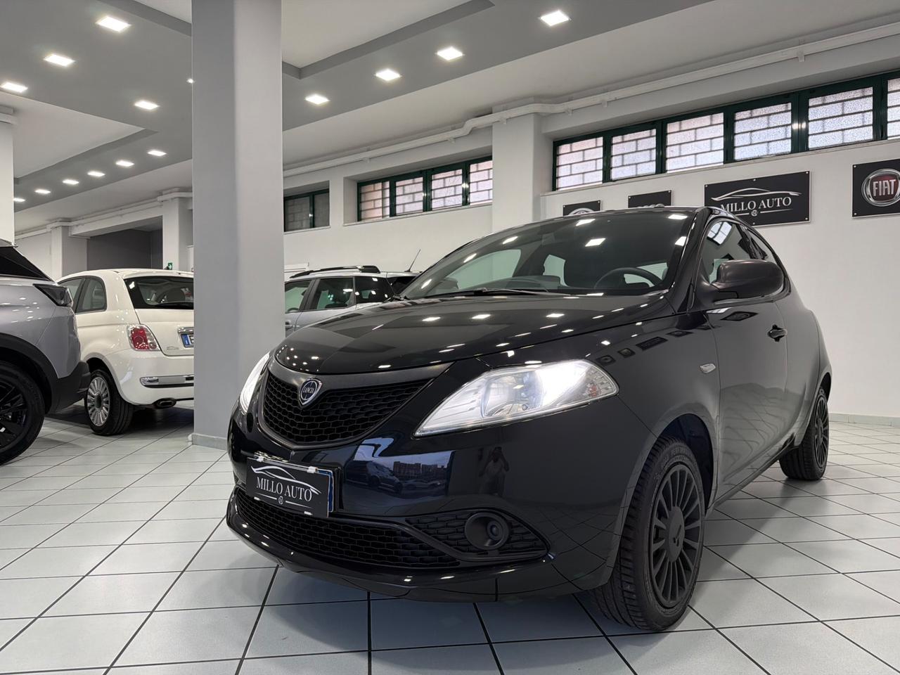 Lancia Ypsilon 1.2 69 CV 5 porte GPL Ecochic Black and Noir