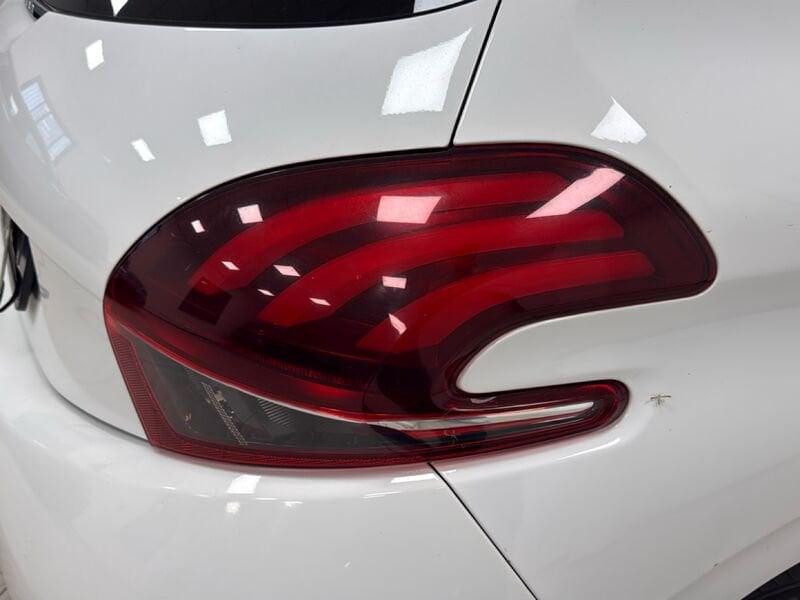 Peugeot 208 BlueHDi 75 5 porte Black Line