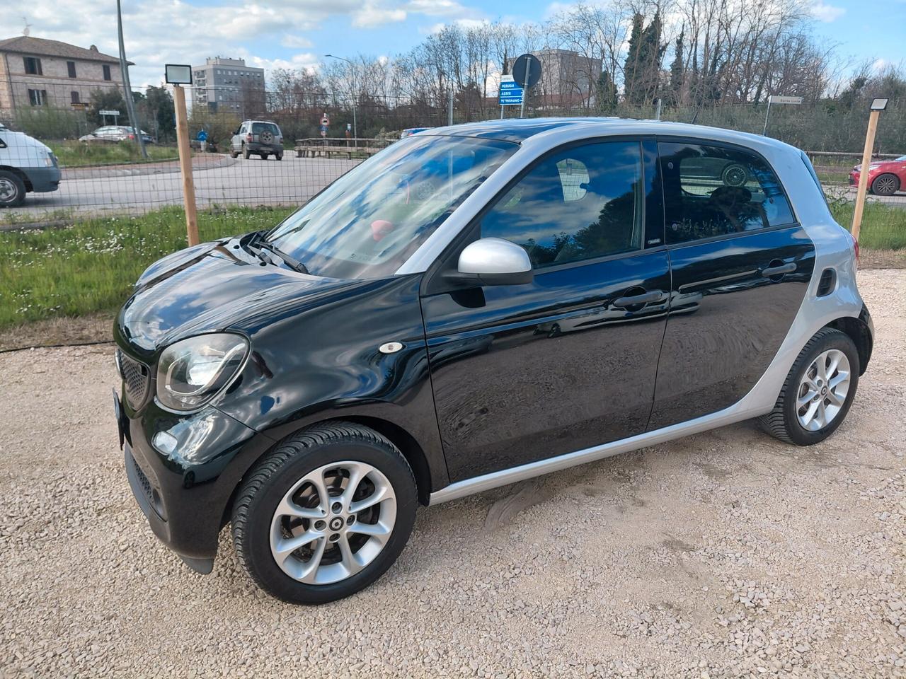 SMART FORFOUR ANNO 2016 BZ 1.0 ADATTA NEOPATENTATI KM 140 MILA