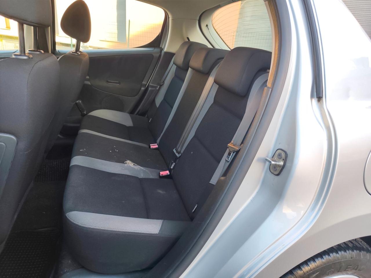 Peugeot 207 1.4 benz GPL 5 porte lavori certificati