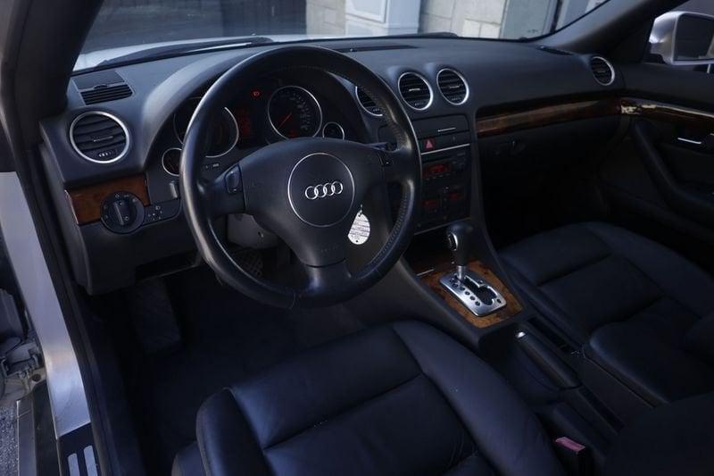 Audi A4 A4 Cabrio 2.5 V6 tdi 163cv multitronic 120KW ANNO 2005