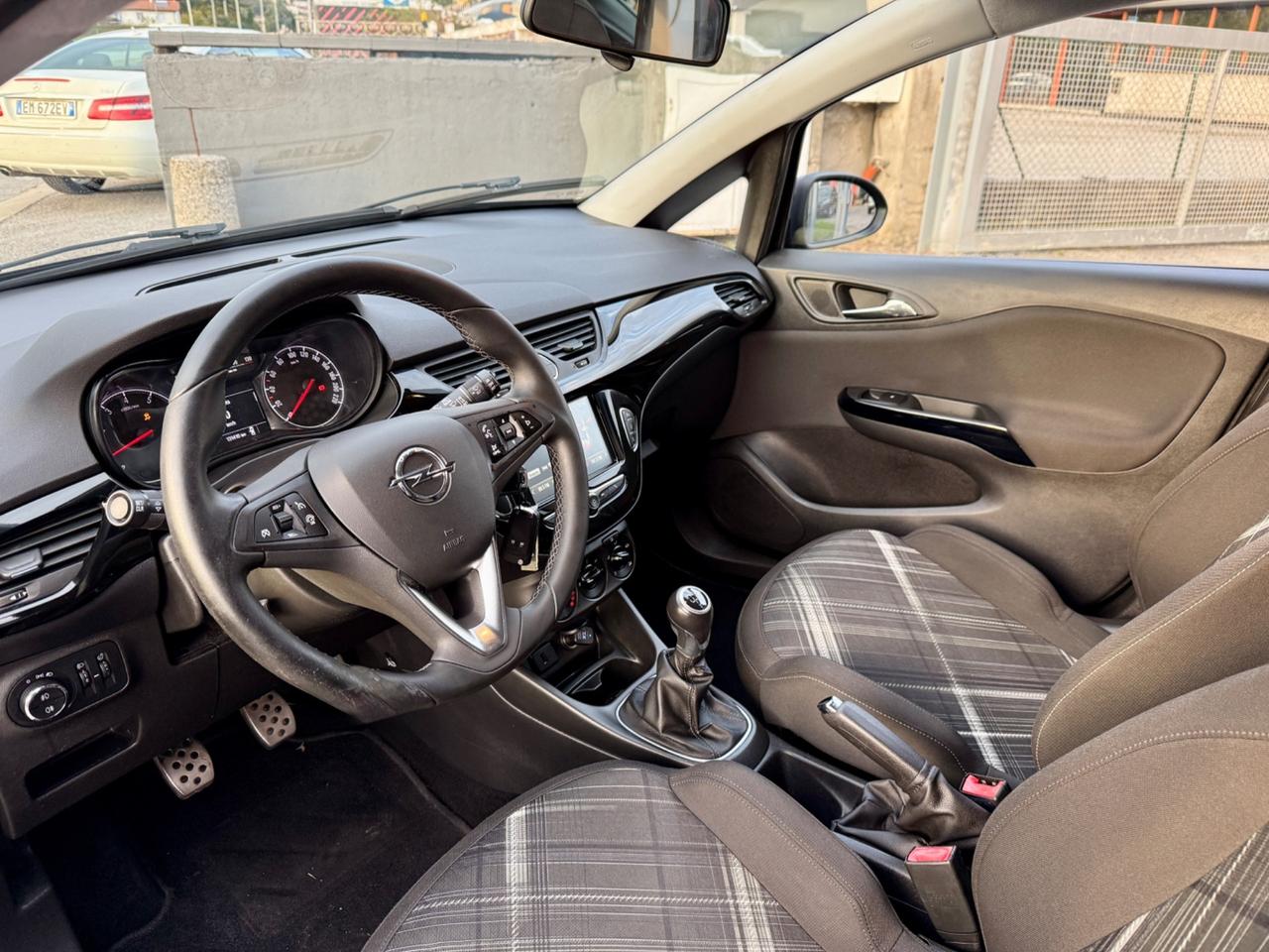 Opel Corsa 1.2 5 porte 2017 total black