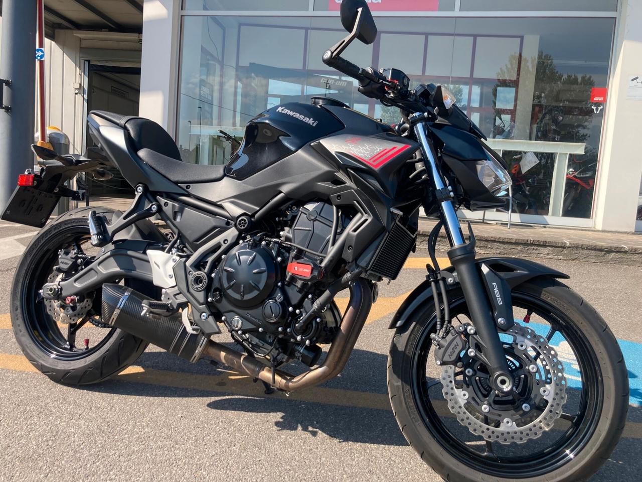 Kawasaki Z 650 sport + scarico completo e accessori