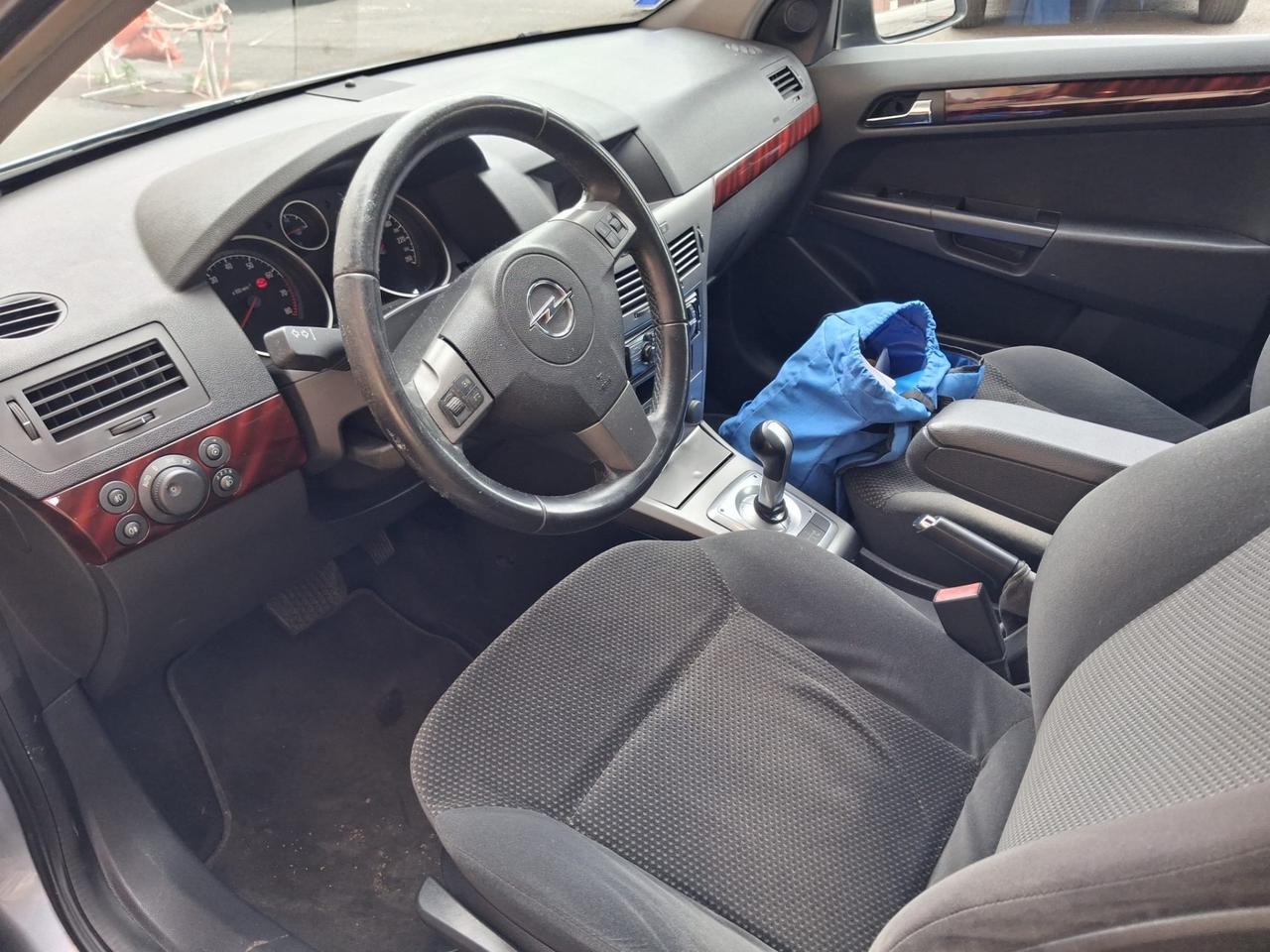 Opel Astra 1.6 16V Twinport 5 porte Cosmo