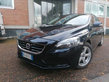 Volvo V40 Momentum - NEOPATENTATI