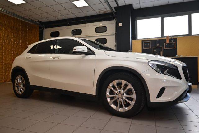 MERCEDES-BENZ GLA 180 D EXECUTIVE AUT.TEL CERCHI 17"VETRI SCURI SED.RISC