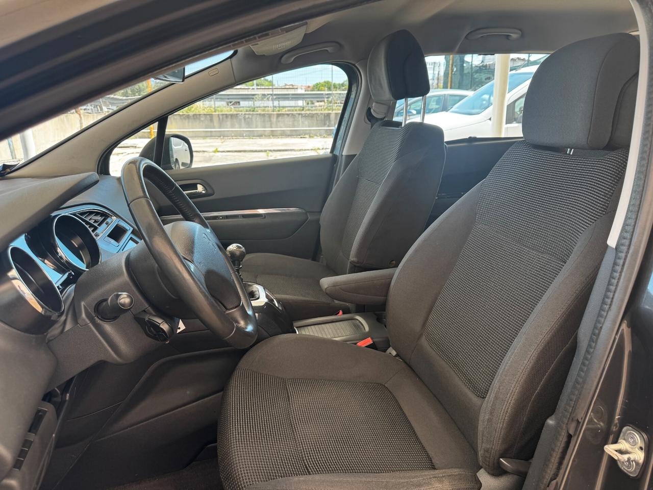 Peugeot 5008 1.6 HDi 115CV Access 7 POSTI - 2013