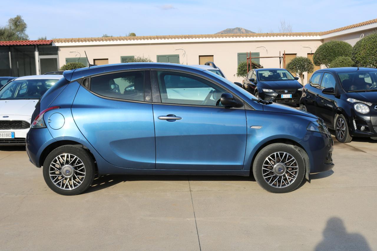 Lancia Ypsilon 1.0 FireFly 5 porte S&S Hybrid Ecochic Gold