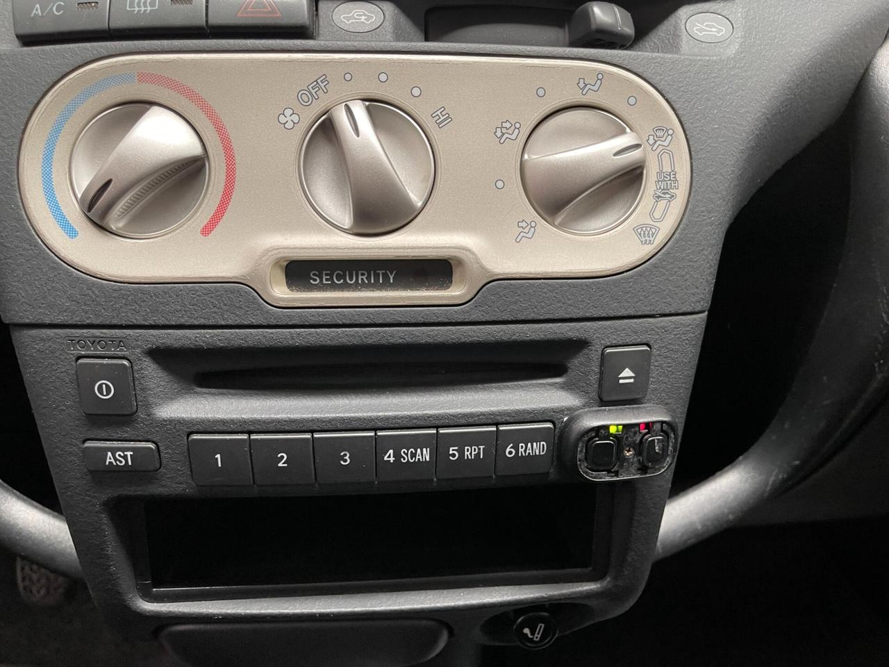Toyota Yaris 1.0 Sol Blue 5porte-Unico Proprietario-Ok Neopatentati-LEGGI SOTTO