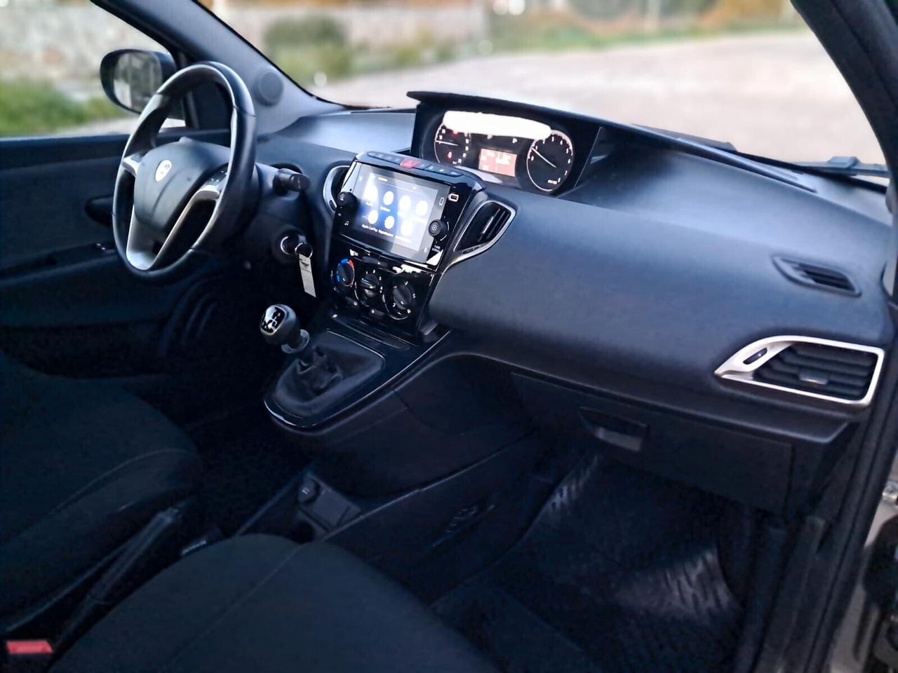 Lancia Ypsilon 1.0 FireFly 5 porte S&S Hybrid Ecochic Gold