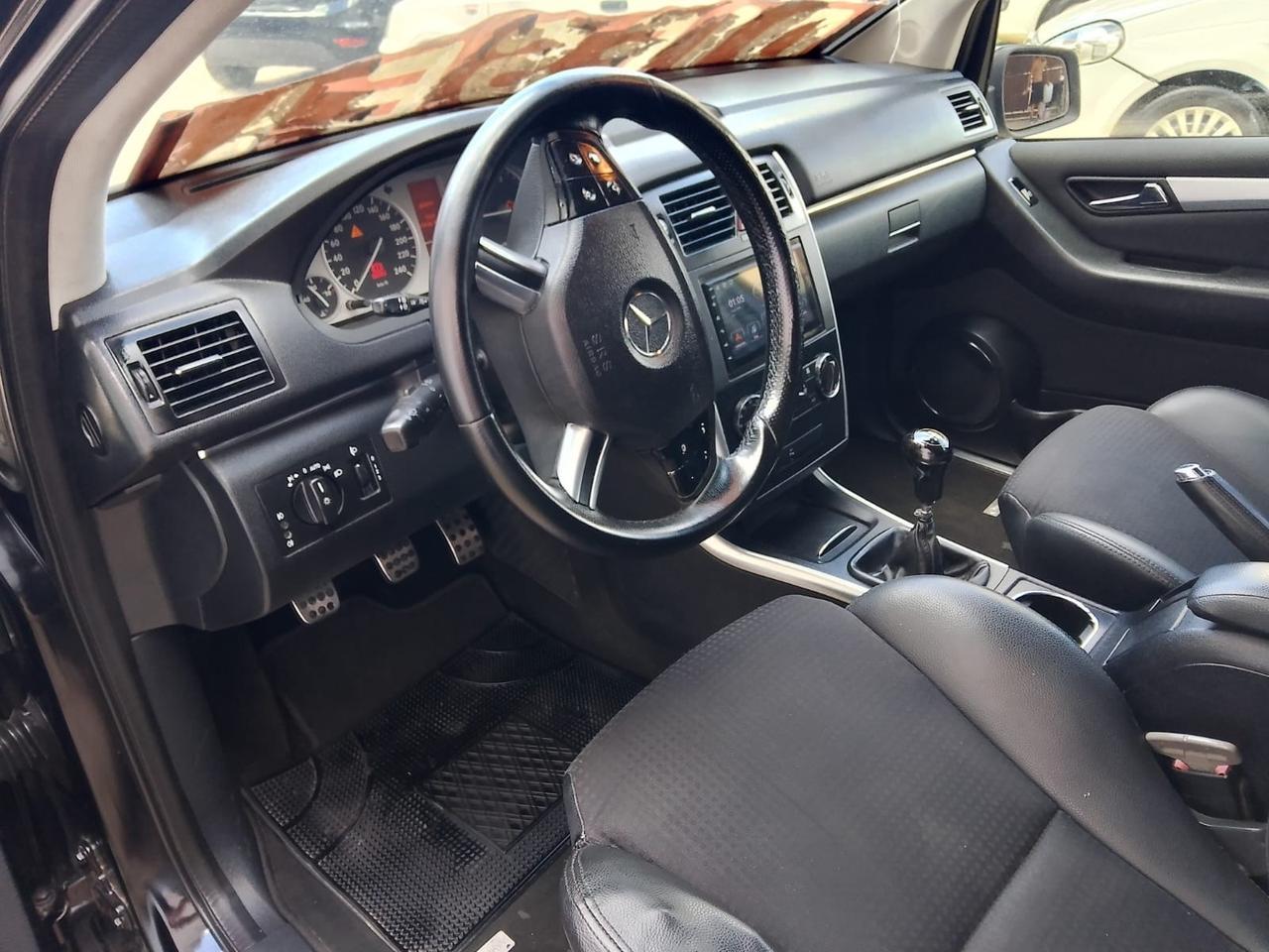 Mercedes-benz B 200 ANNO 2010