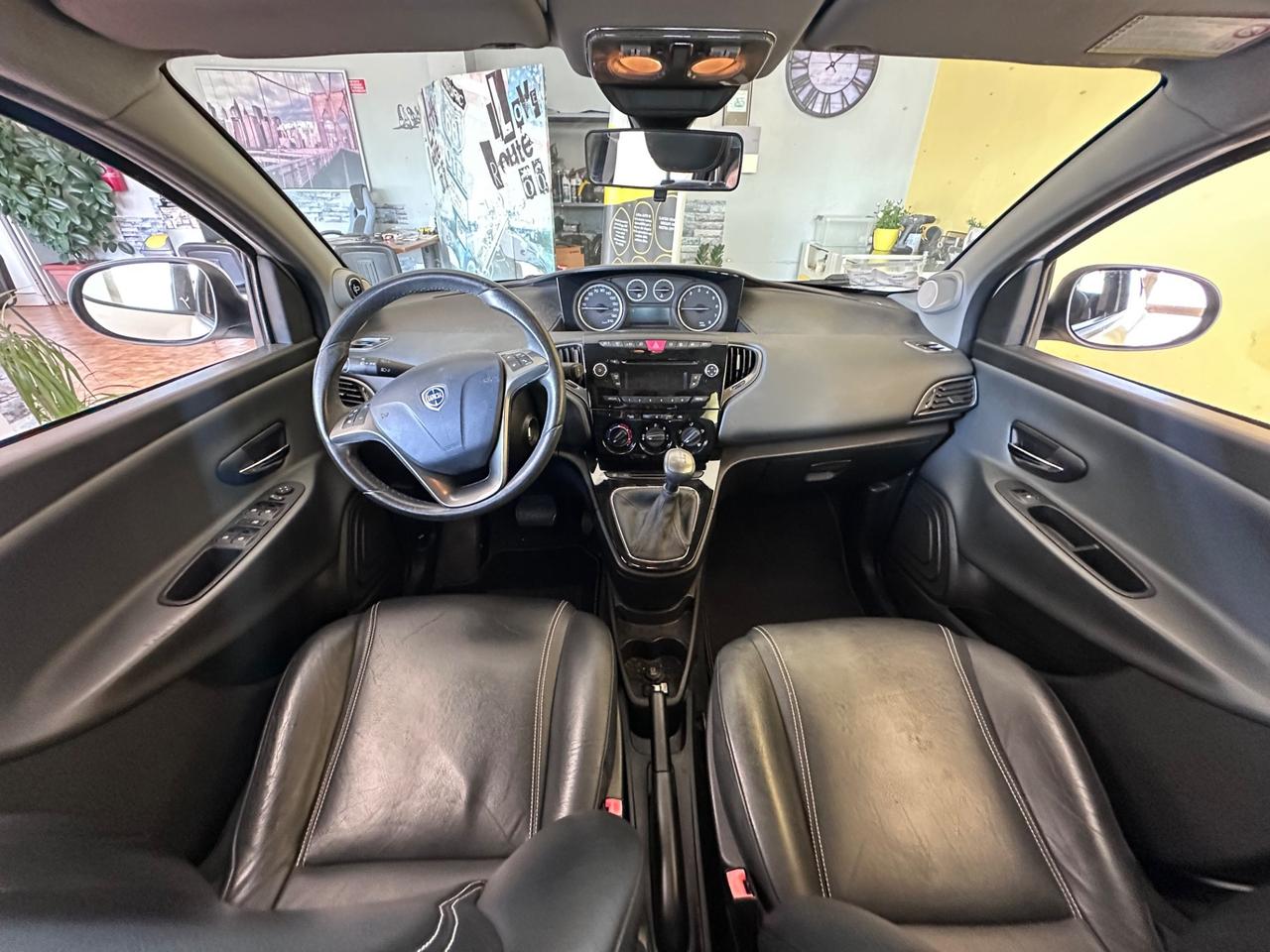 Lancia Ypsilon cambio automatico
