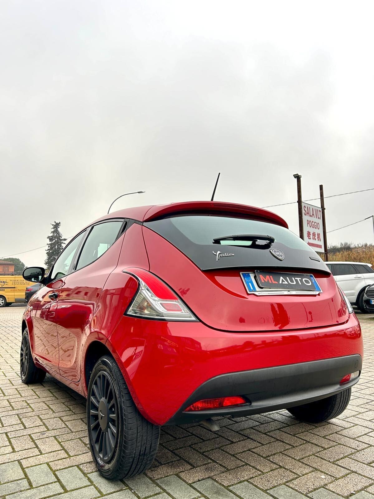 Lancia Ypsilon 1.0 FireFly 5 porte S&S Hybrid Ecochic Silver - ok neop.