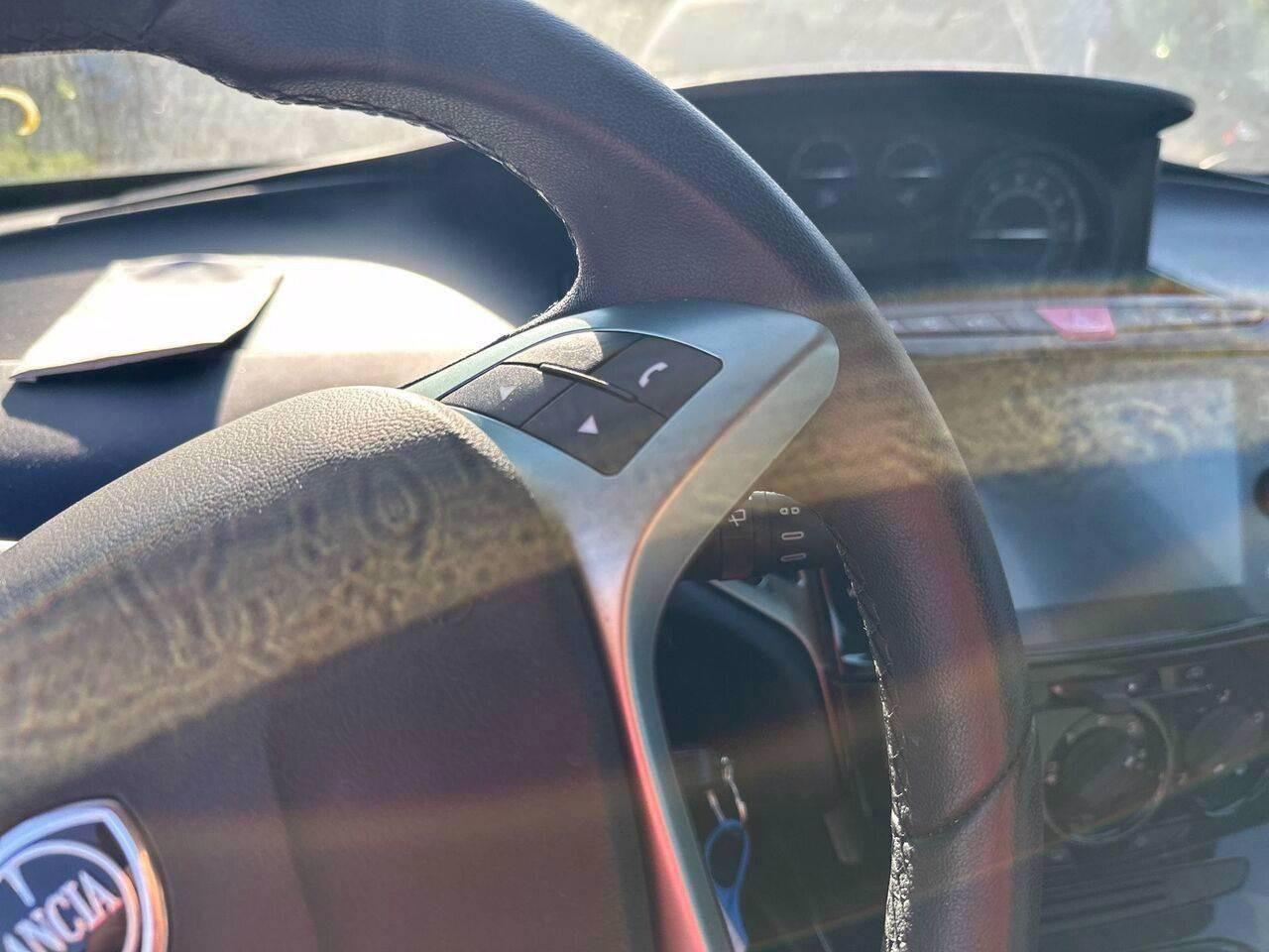 LANCIA Ypsilon III 2021 - Ypsilon 1.0 firefly hybrid Gold s&s 70cv