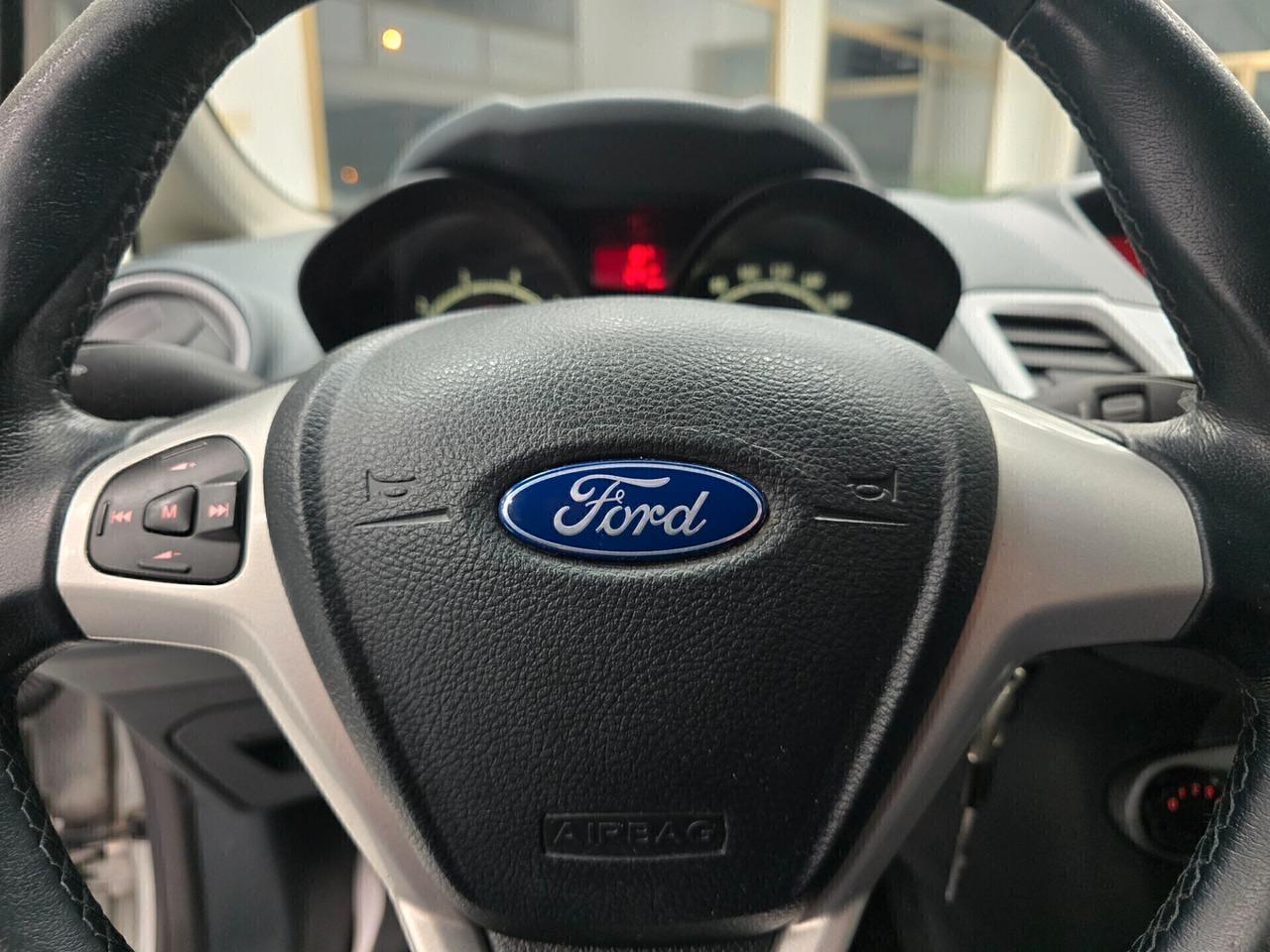 Ford Fiesta 1.2 82CV 5 porte 2010 NEOPATENTATI