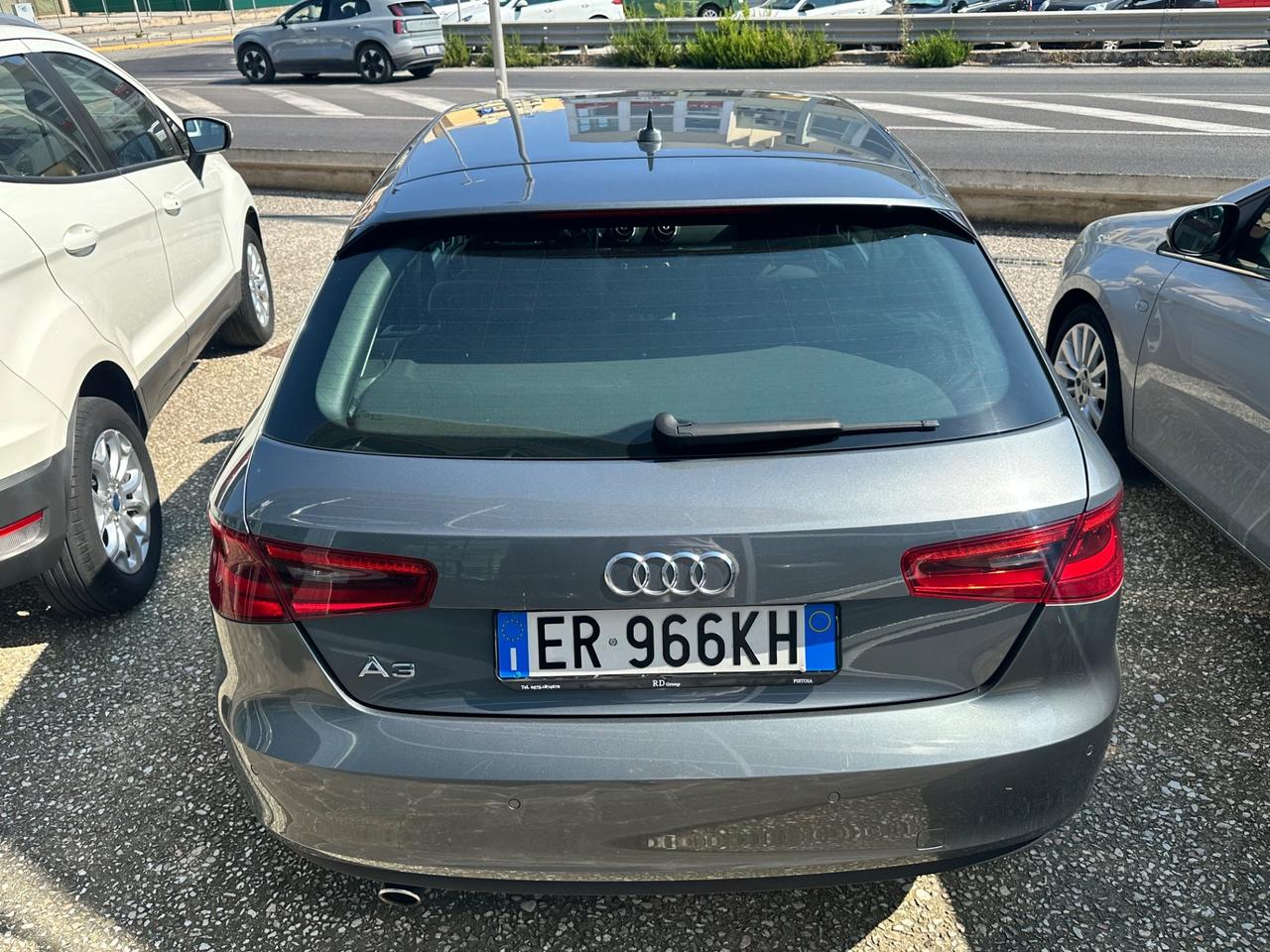 Audi A3 1.6 TDI 105 CV 3 porte cerchi 18 neopatentati