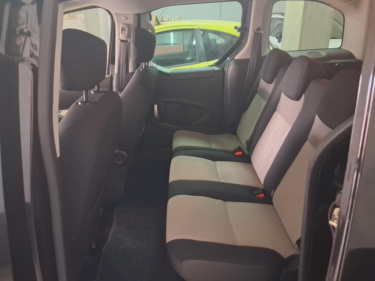 Peugeot Partner 5 posti 1.6 HDi Autocarro 2015