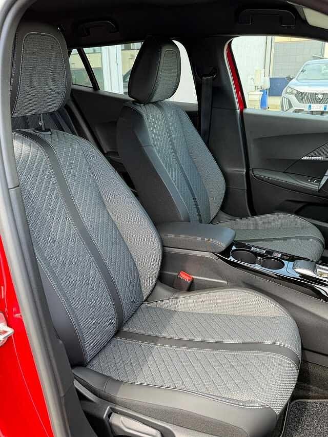 Peugeot 2008 Hybrid 145 e-DCS6 Allure