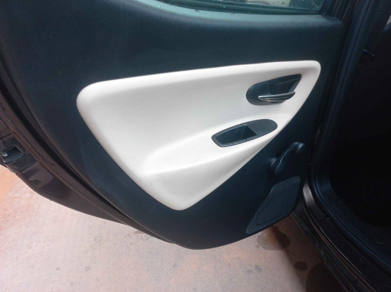 Lancia Ypsilon 1.2 69 CV 5 porte GPL Ecochic Silver