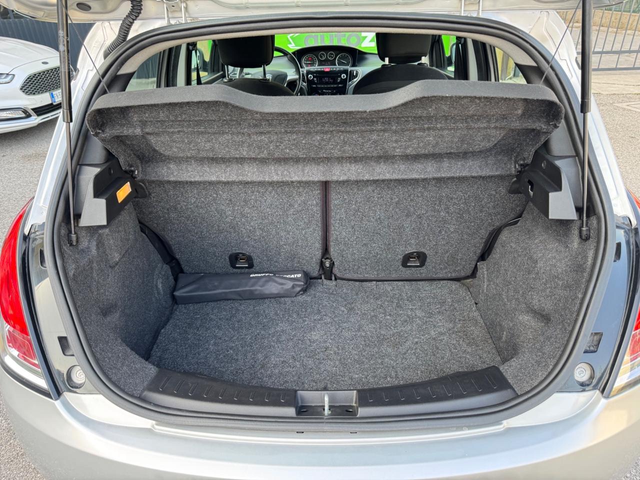 Lancia Ypsilon 1.2 Benzina 69 CV 5 p NEOPATENTATI