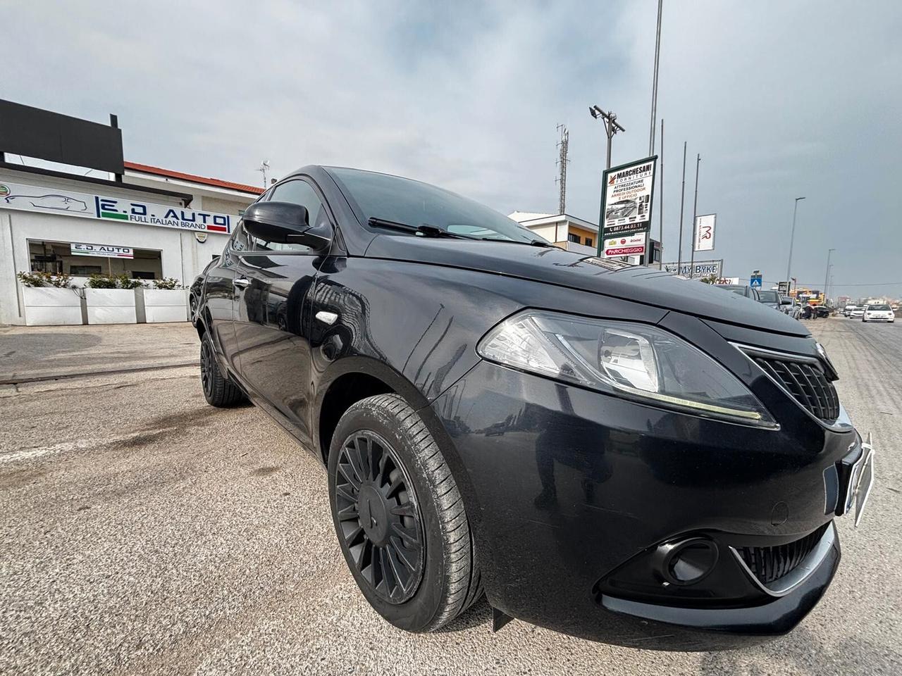 Lancia Ypsilon 1.0 FireFly 5 porte S&S Hybrid Gold