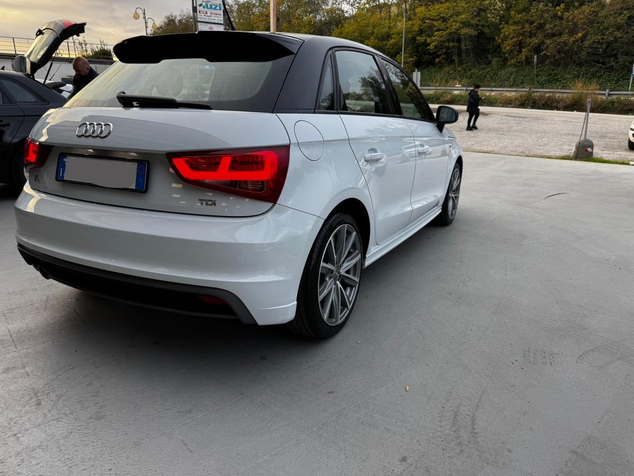 Audi A1 1.6 TDI S tronic S line edition plus