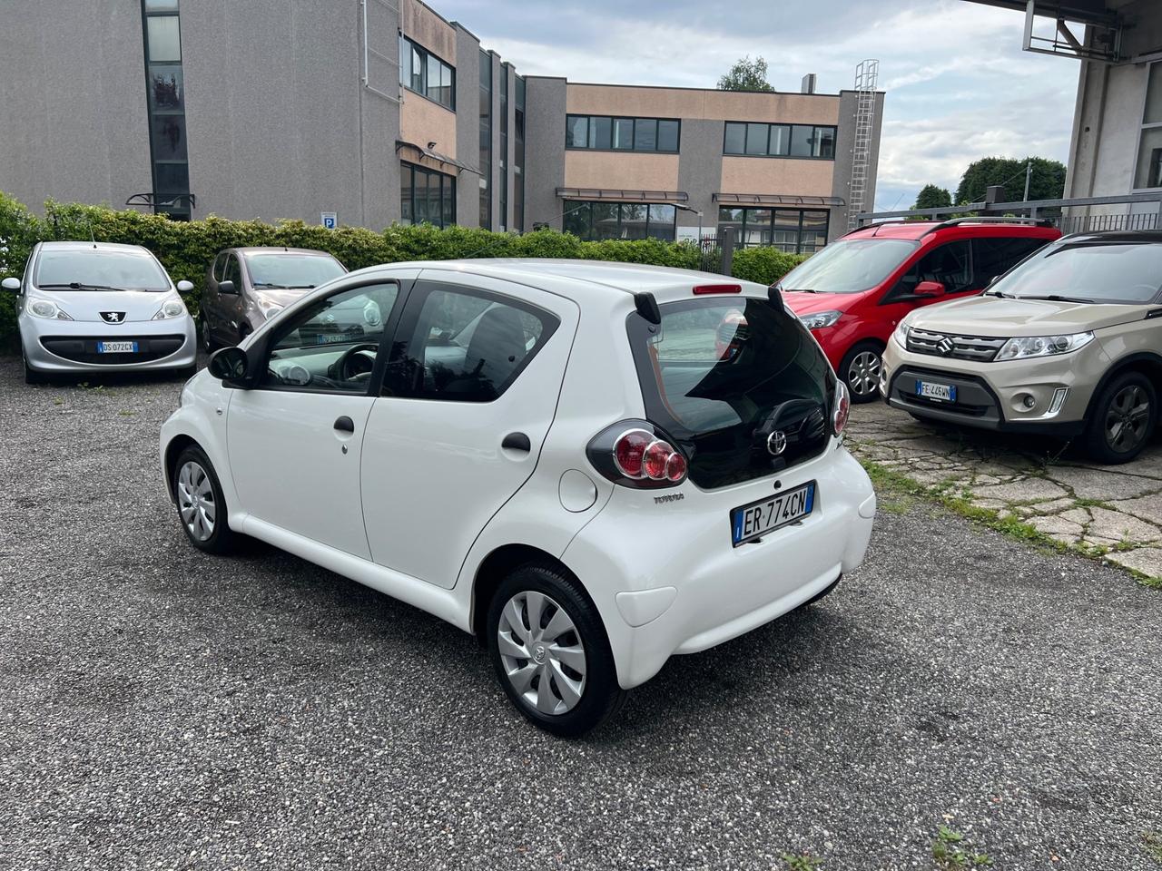 Toyota Aygo 1.0 12V VVT-i 5 porte Active Connect*NAVI*NEOPATENTATI