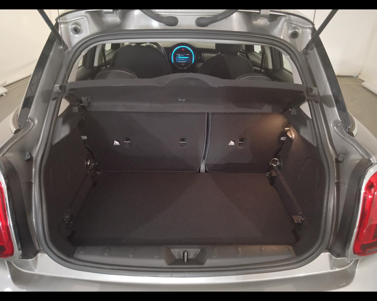 MINI Mini IV F55 2018 5p - Mini 5p 1.5 Cooper D Business XL