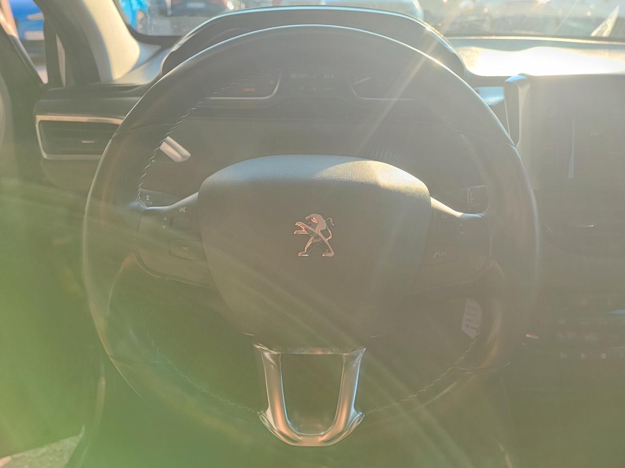 Peugeot 2008 BlueHDi 100 S&S Allure