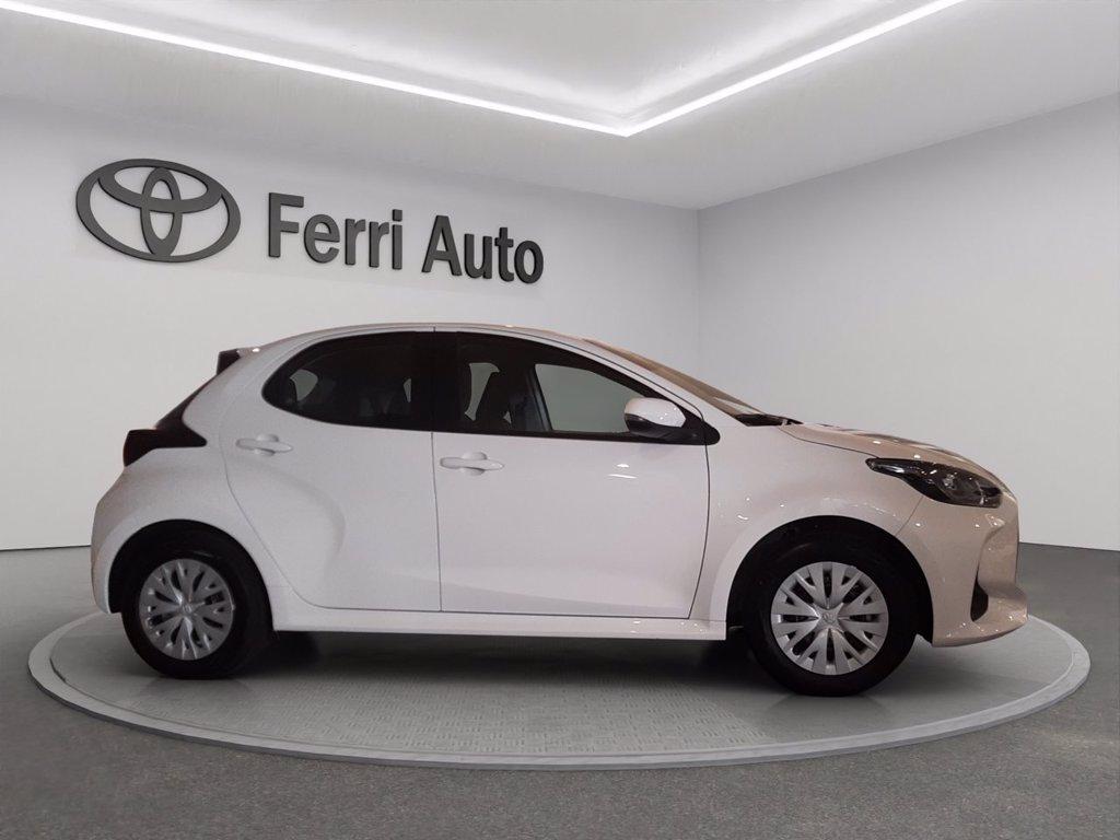 TOYOTA Yaris 1.5h active del 2025