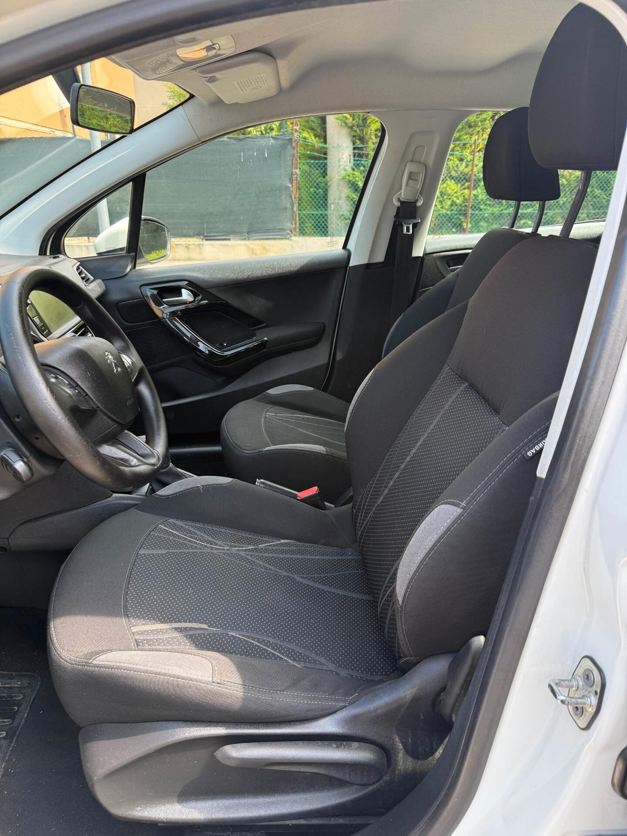 Peugeot 208 1.2 - NEOPATENTATI - 12 MESI DI GARANZIA -