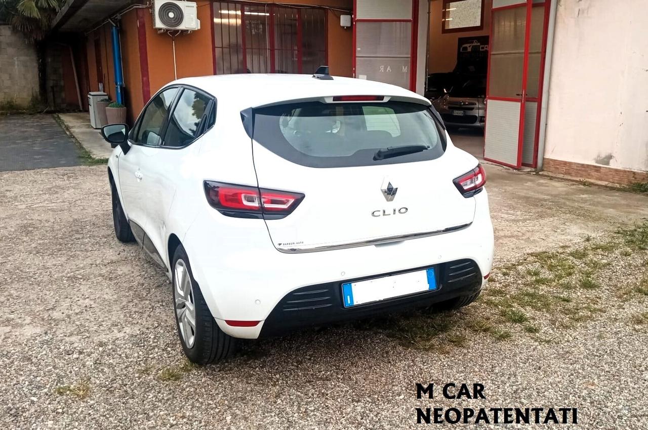 Renault Clio TCe 12V 75 CV 5 porte Moschino Intens neopatentati