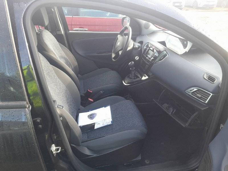 Lancia Ypsilon 1.0 FireFly 5 porte S&S Hybrid Oro
