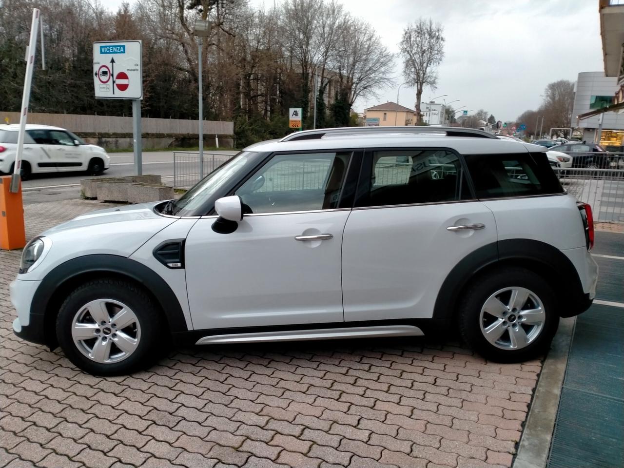 MINI One D COUNTRYMAN 1.5D 116CV AUTOMATICO NAVI / BLACK LINE KM 32000