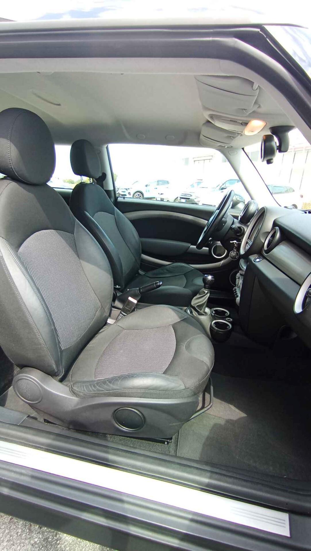 MINI COOPER D CLUBMAN 1.6 TDI - OK NEOP.