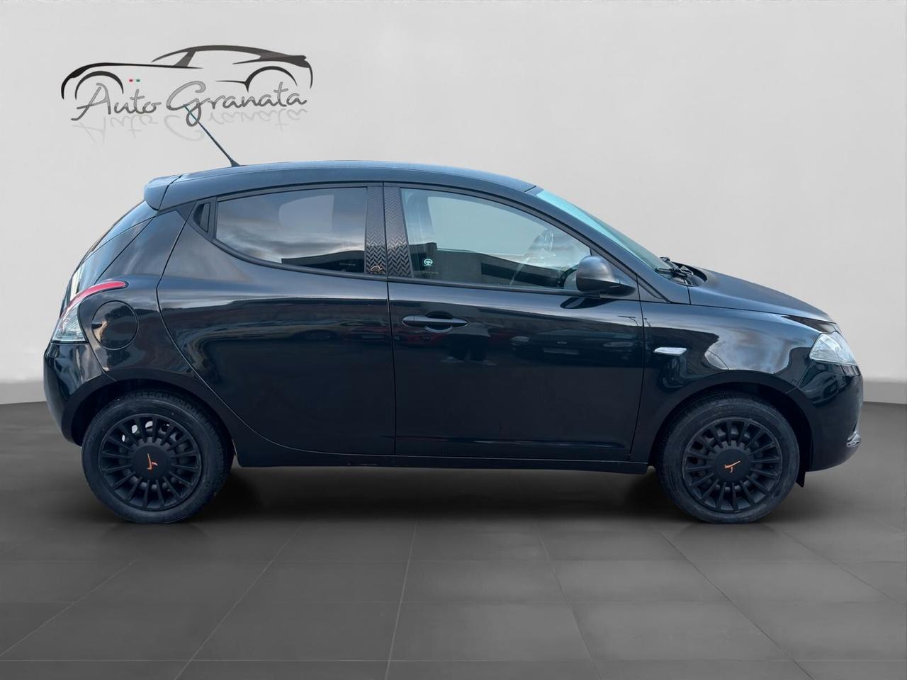Lancia Ypsilon 1.2 69cv GPL Ecochic Black and Noir