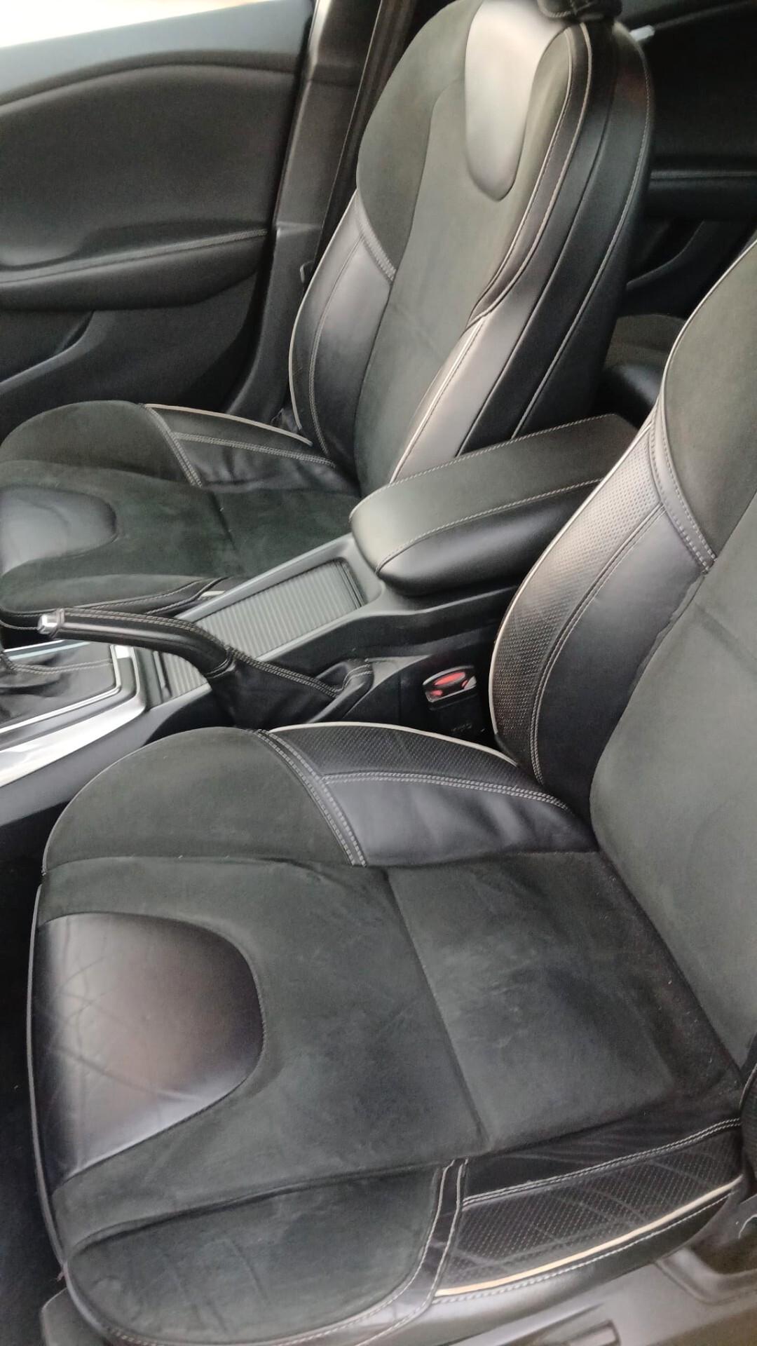 Volvo V40 D2 1.6 Powershift R-design Momentum